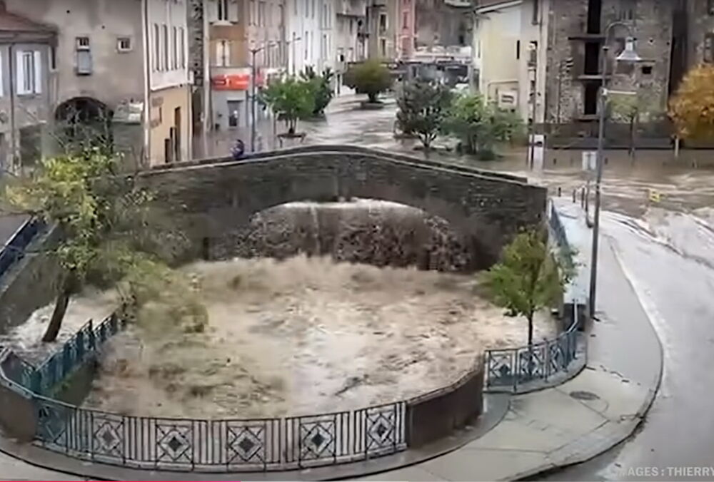 Экстремальные ливни затопили часть Франции: видео Экстремальные ливни затопили часть Франции: видео