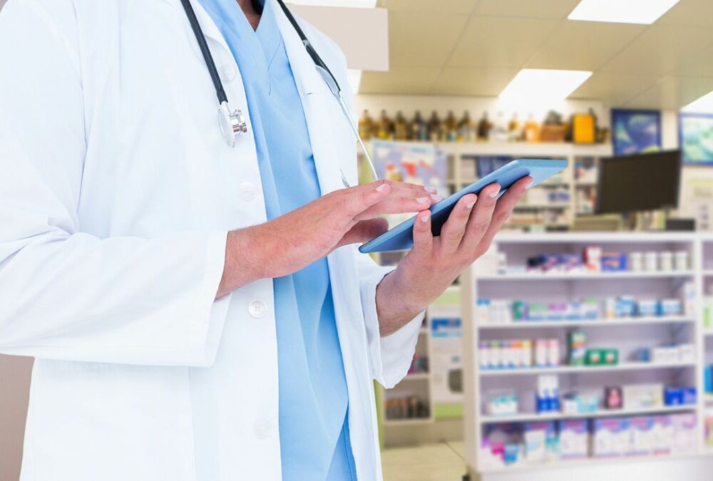 Министр здравоохранения призвал украинцев ходить в аптеки с телефонами