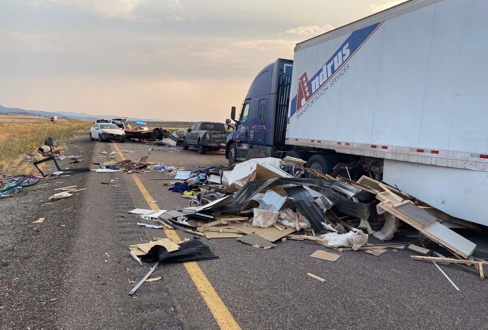 У США через пилову бурю зіткнулися десятки автомобілів У США через пилову бурю зіткнулися десятки автомобілів