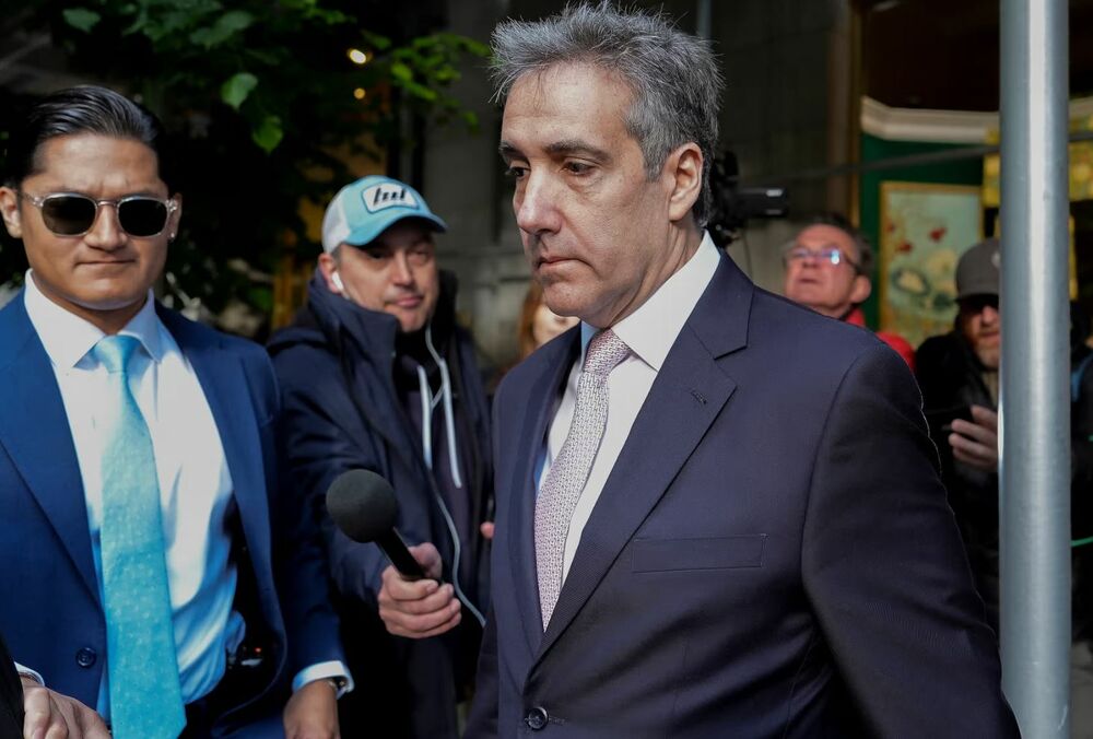 Бывший адвокат Трампа рассказал, как тот покупал молчание порноактрис