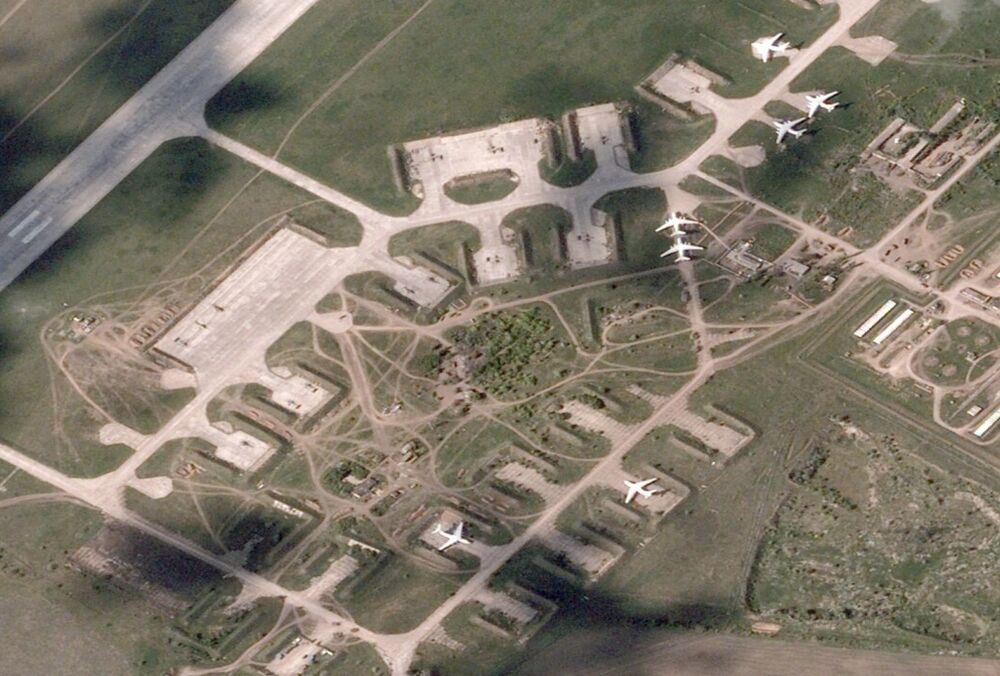 СМИ сообщили о мощном взрыве на аэродроме Мелитополя, где находятся оккупанты