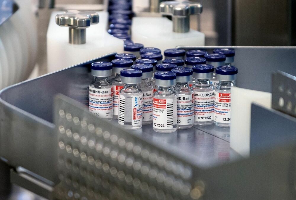 У Словаччині вже шість міністрів подали у відставку: через закупівлю ”Супутника V” в країні виникла криза