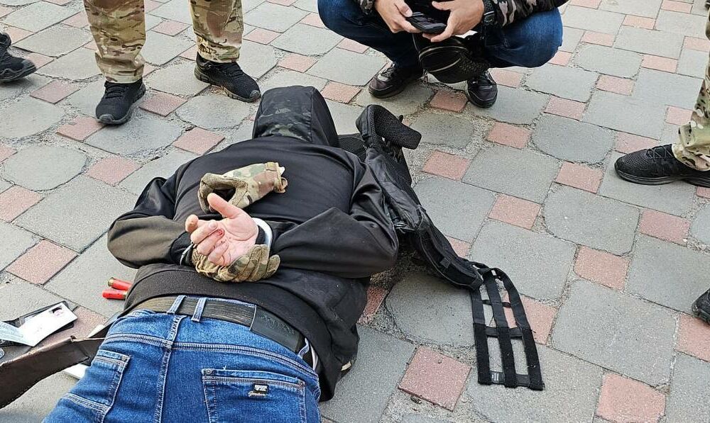 В Киеве вооруженный мужчина ворвался в бизнес-центр и открыл стрельбу: детали