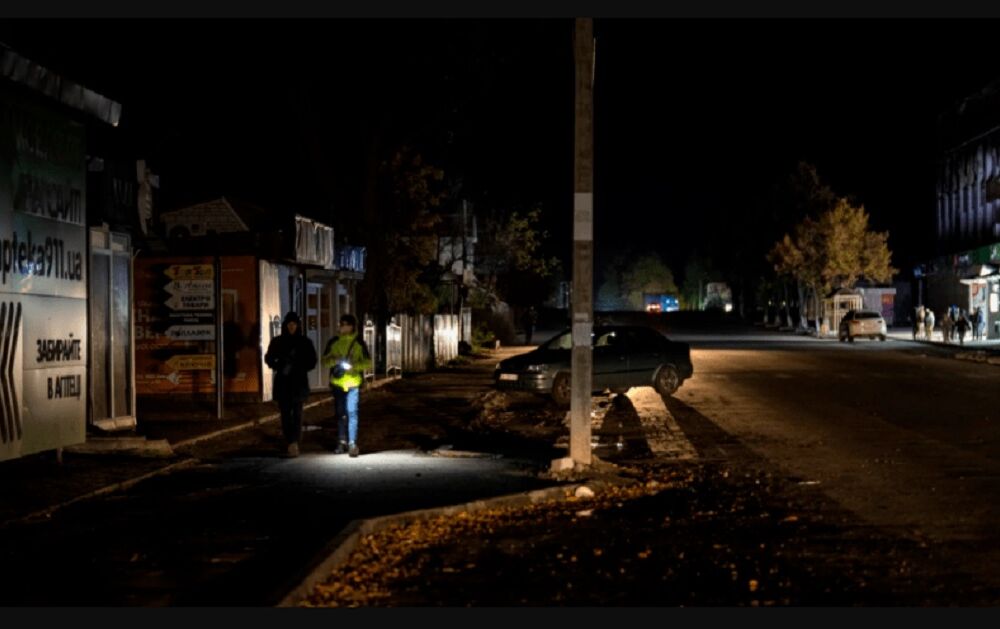 Впервые с начала войны в Харькове вернули уличное освещение  