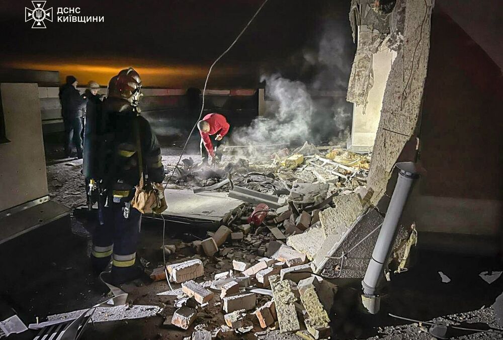 Россия атаковала Украину баллистикой и сотней дронов