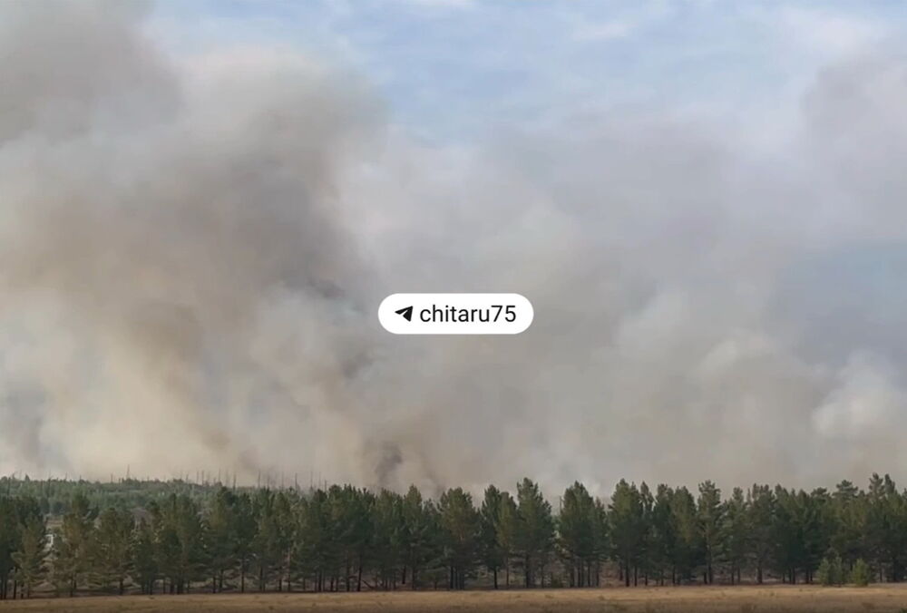 На військовому складі у Забайкальському краї через пожежу детонують боєприпаси: відео