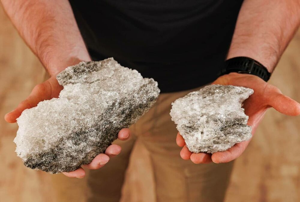 На Закарпатті добули першу сіль із нового родовища