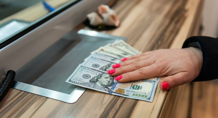 Курс долара і євро до гривні ростуть в перший день осені