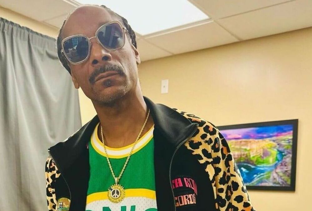 Snoop Dogg купил символическое украшение для поддержки Украины