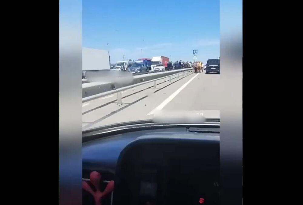 Около сотни фур протестовали на трассе Киев-Одесса Около сотни фур протестовали на трассе Киев-Одесса