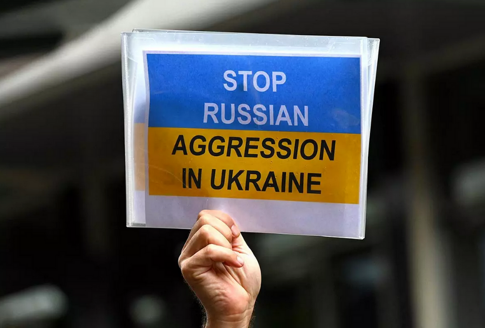 На фестивале в Германии неадекватная россиянка ударила по голове украинку