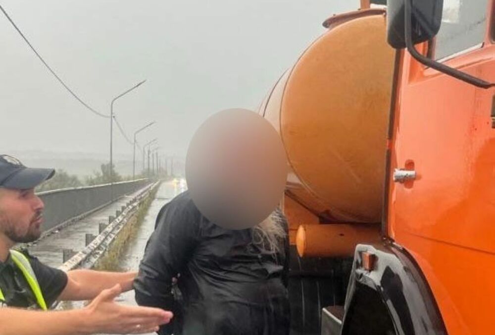 Пьяный священник совершил ДТП в Черновицкой области и напал на патрульную