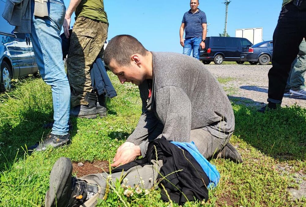 Україна повернула з російського полону 45 військових та 2 дітей: фото