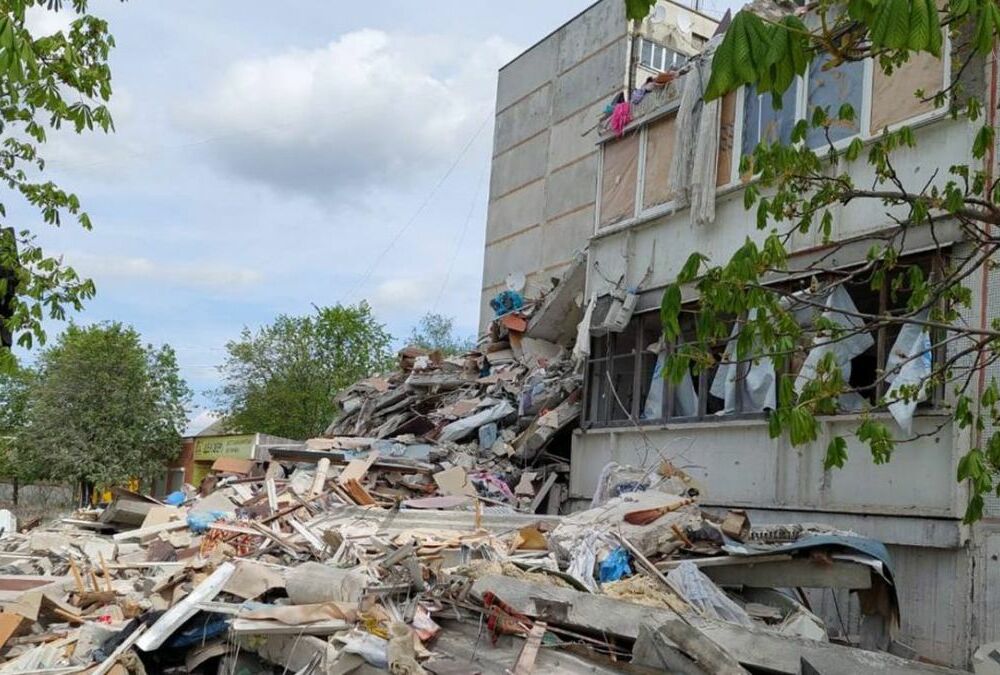 Россияне взяли в плен гражданских в Харьковской области Россияне взяли в плен гражданских в Харьковской области