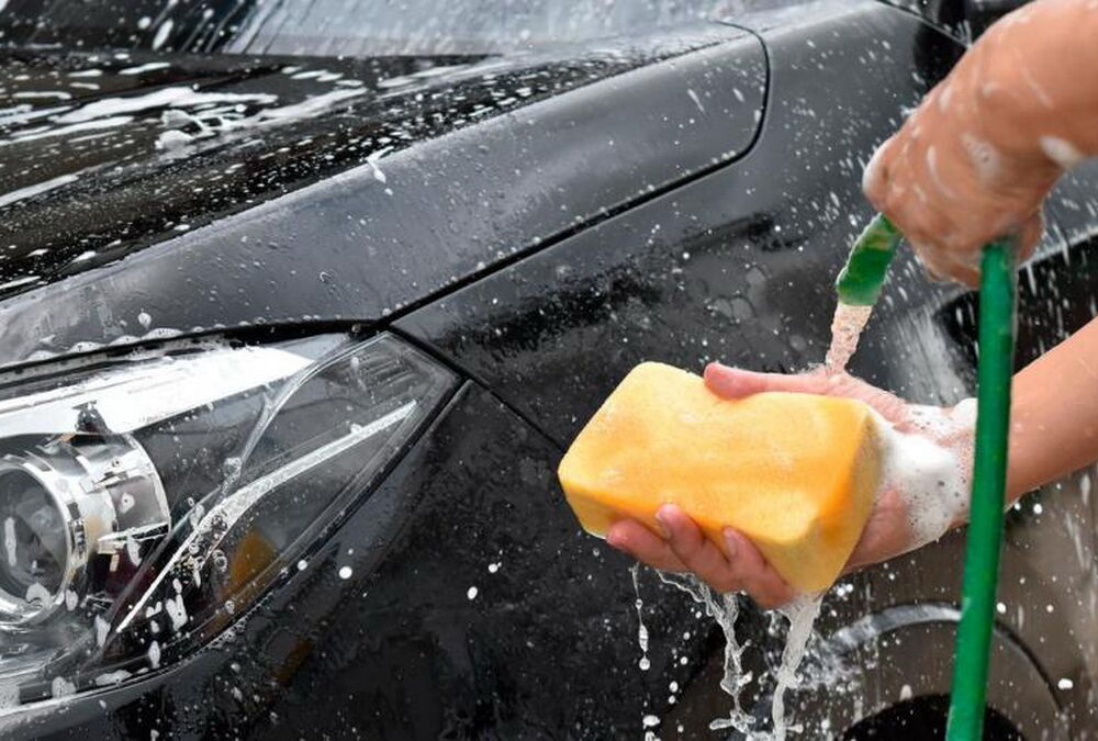 В Украине запретили мыть и ремонтировать машины во дворах и общественных местах