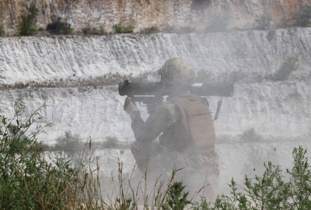 В районе Мелитополя оккупанты сжигают тела своих военных прямо в поле