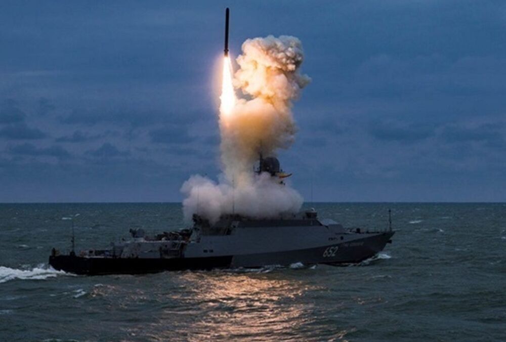 Окупанти вивели в Чорне море третій ракетоносій: українців попередили про дуже високий рівень загрози Окупанти вивели в Чорне море третій ракетоносій: українців попередили про дуже високий рівень загрози