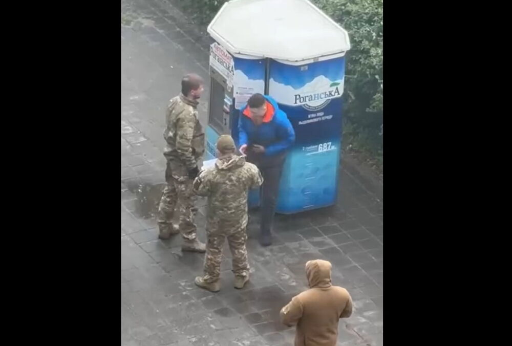 Терехов ответил на избиение мужчины работником ТЦК у автомата с водой: ”Обесценивает подвиг защитников”