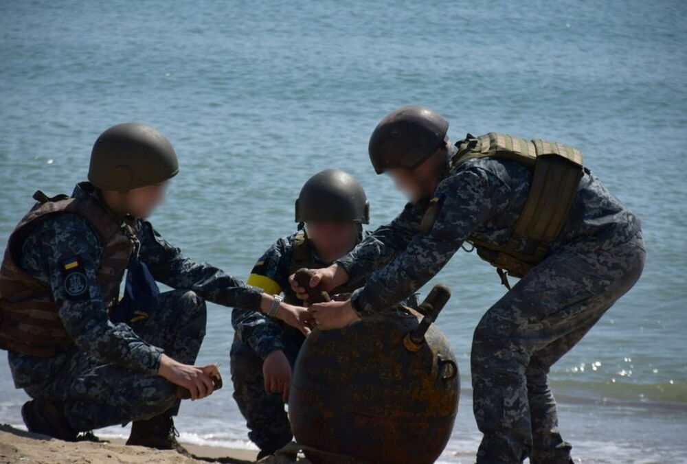 В Одесі пролунав вибух, знову винесло міну