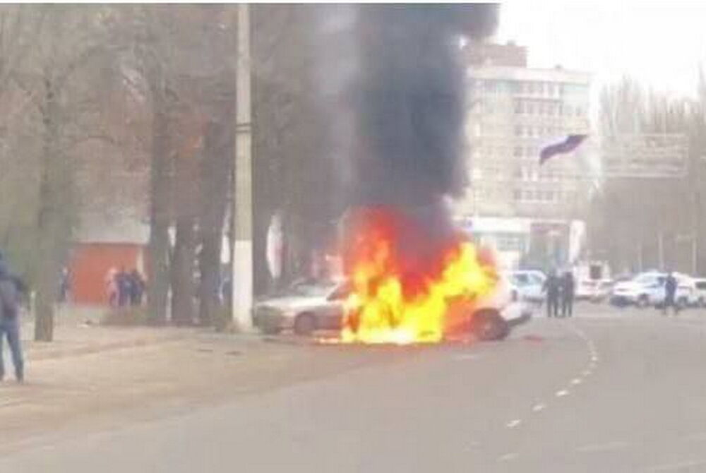 У центрі Мелітополя підірвали автомобіль із окупантами: перші кадри У центрі Мелітополя підірвали автомобіль із окупантами: перші кадри