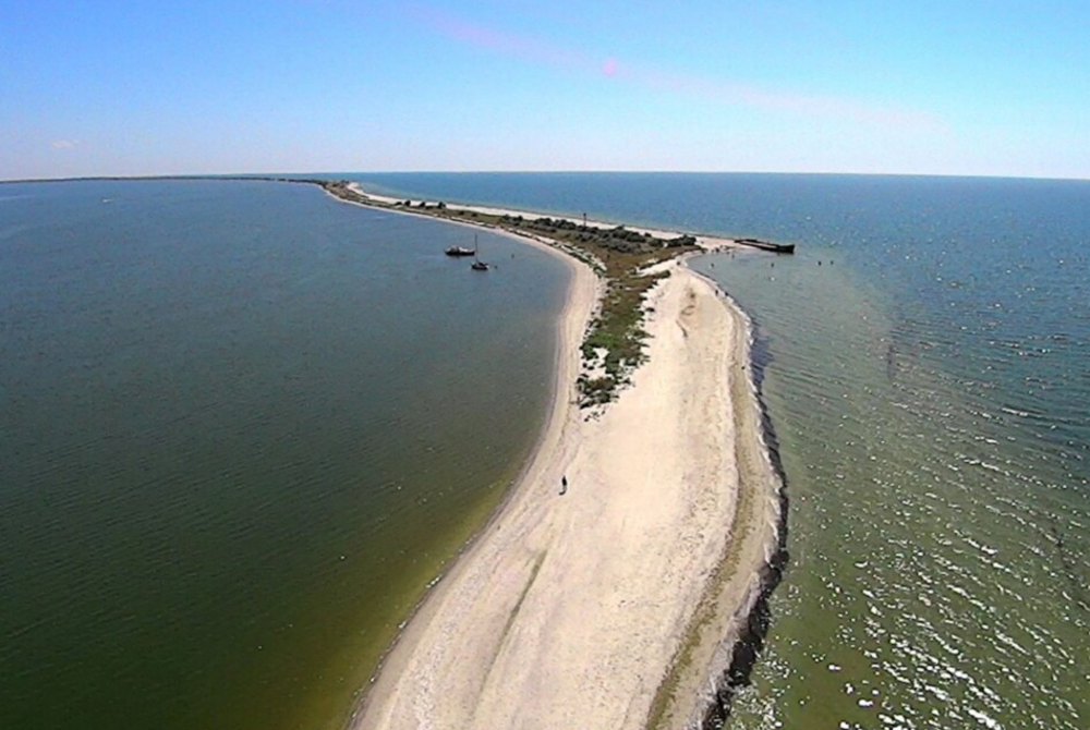 Оккупанты принудительно вывезли с Кинбурнской косы десятки местных жителей