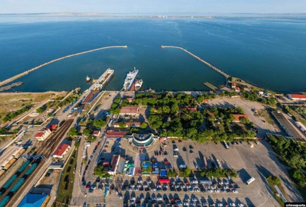 У Криму окупанти відновили поромну переправу, яка була пошкоджена ЗСУ навесні