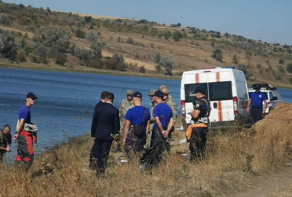 У Молдові в озері знайшли уламки ракети У Молдові в озері знайшли уламки ракети
