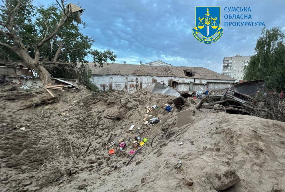 Росія завдала авіаудару по Охтирці: дві жінки померли від стресу