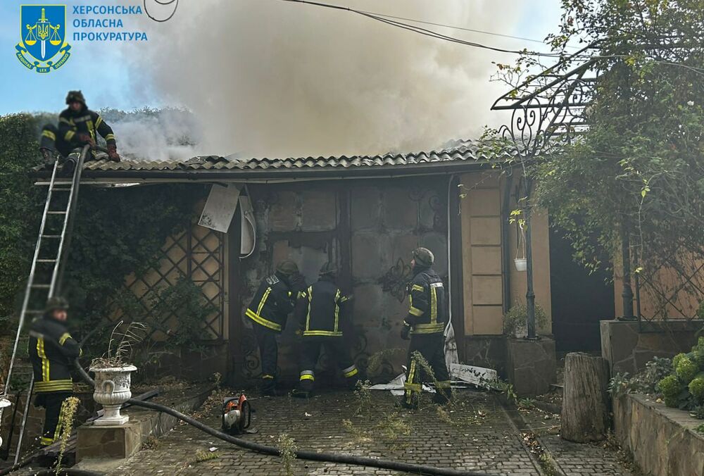 Російські окупанти завдали удару Херсону: є жертви (фото)