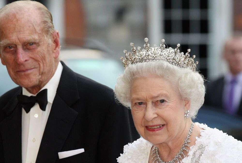 В королевской семье рассказали, как Елизавета II переживает смерть мужа В королевской семье рассказали, как Елизавета II переживает смерть мужа