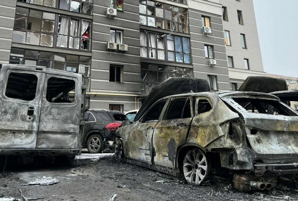 Росіяни вдарили по житлових багатоповерхівках у Сумах