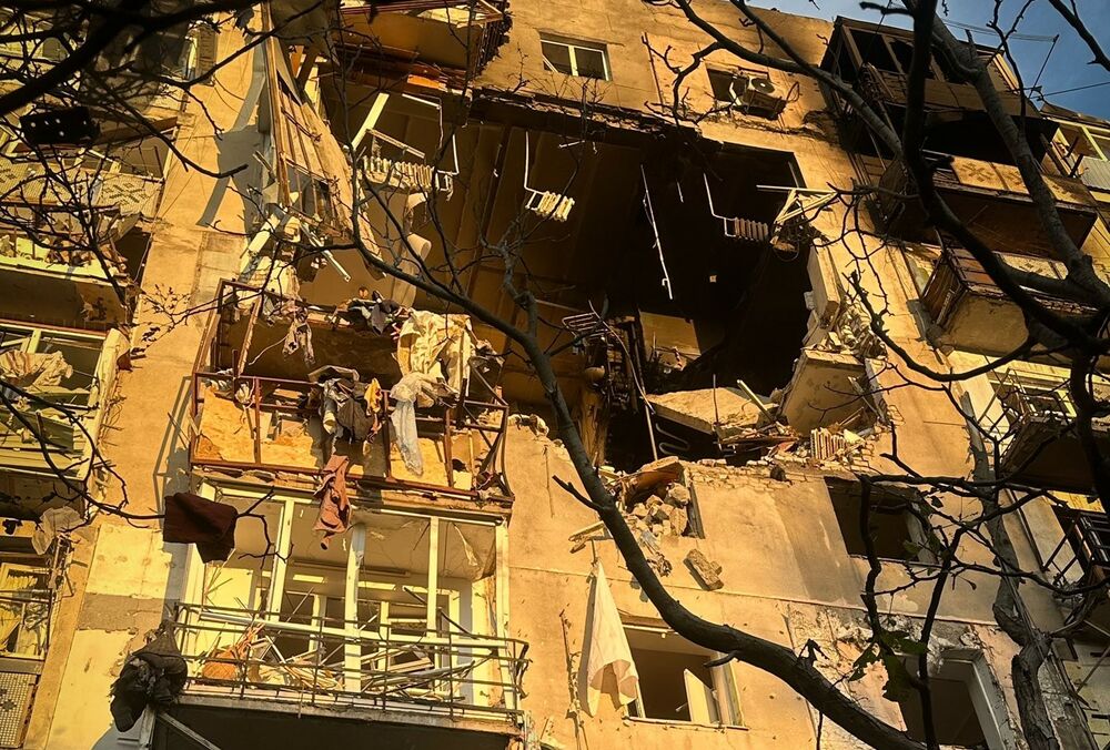 Массированный обстрел Одессы: под завалами может оставаться человек