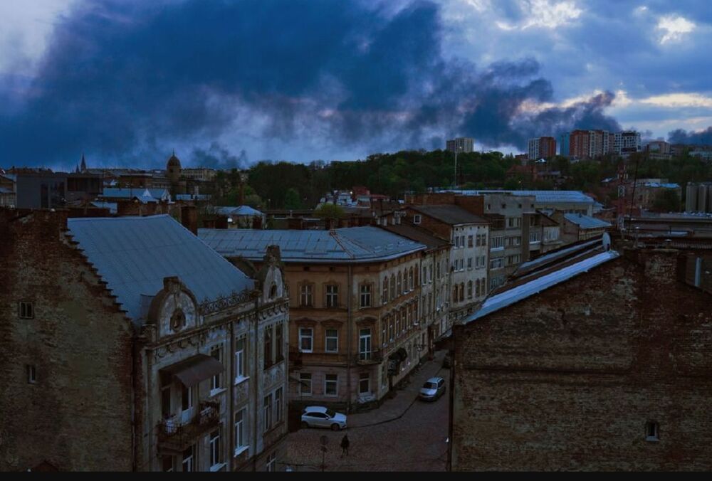Львів пережив найпотужнішу ракетну атаку: є жертви та руйнування