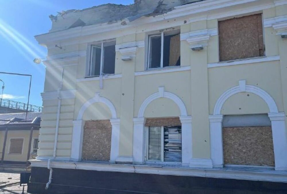 Російські військові обстріляли залізничний вокзал у Херсоні