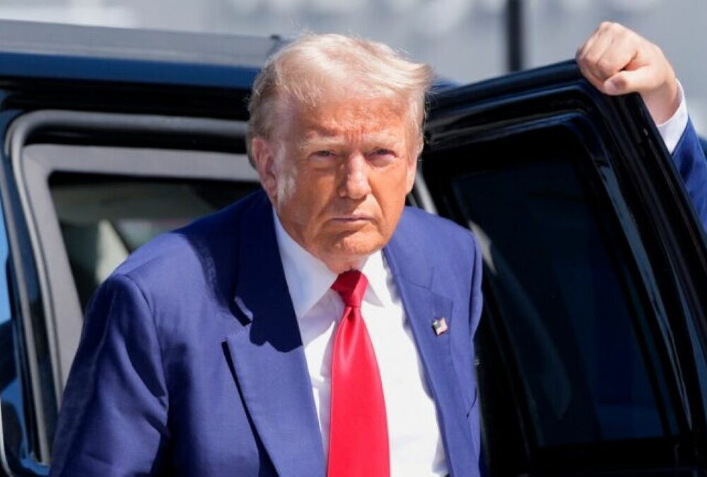 Байден обсудил с Трампом возможную попытку покушения на него