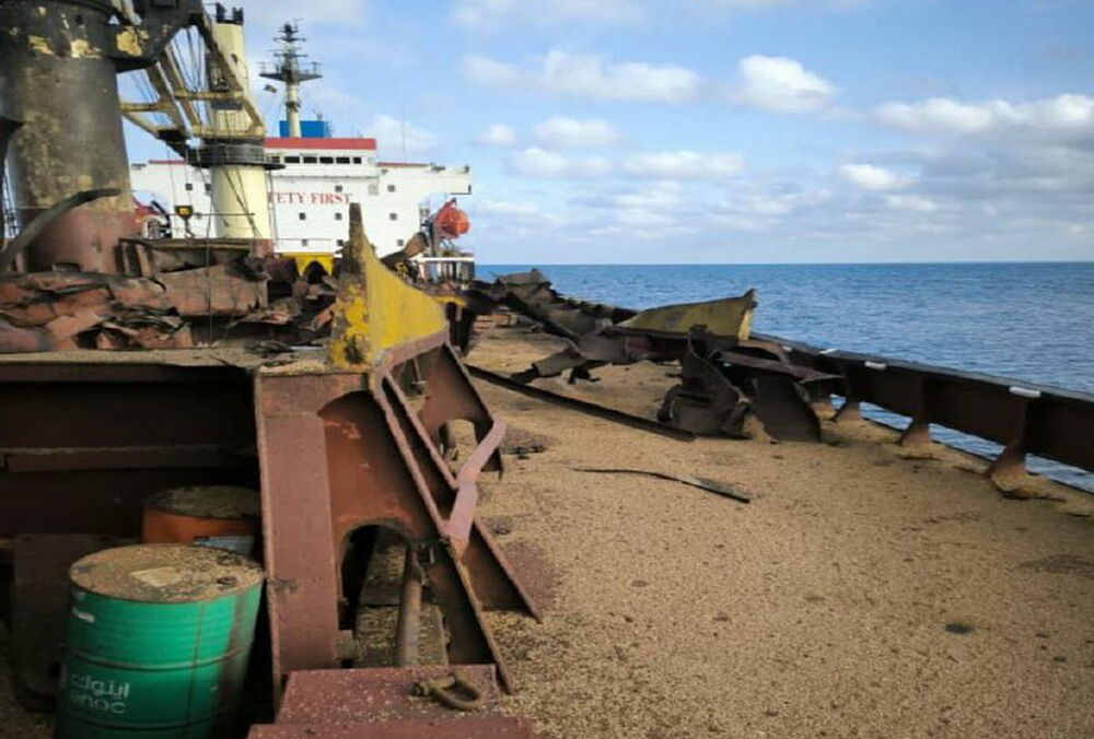 Росія вдарила ракетою по судну із зерном для Єгипту у Чорному морі: фото Росія вдарила ракетою по судну із зерном для Єгипту у Чорному морі: фото