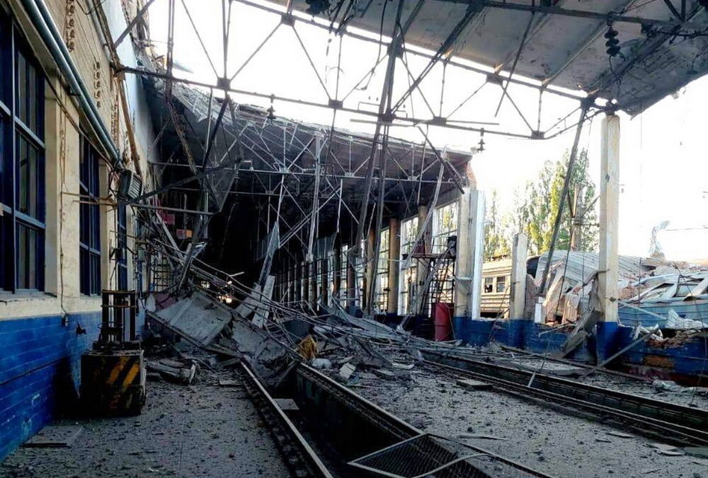 Росія вдарила по залізниці у Харківській області: фото