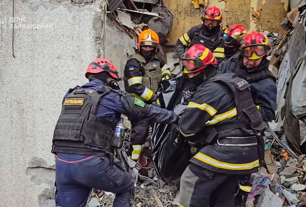 Рятувальники дістали з-під завалів тіло 15-річного хлопця: кількість жертв у Харкові зросла до 3-х