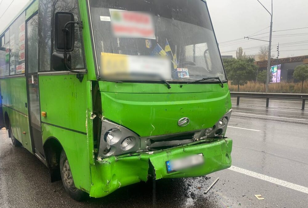 У Києві зіткнулися дві маршрутки