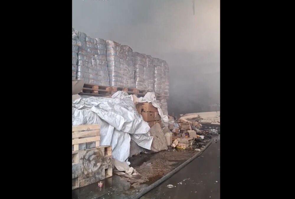 В результате российской атаки в Запорожье уничтожен склад с гуманитарной помощью