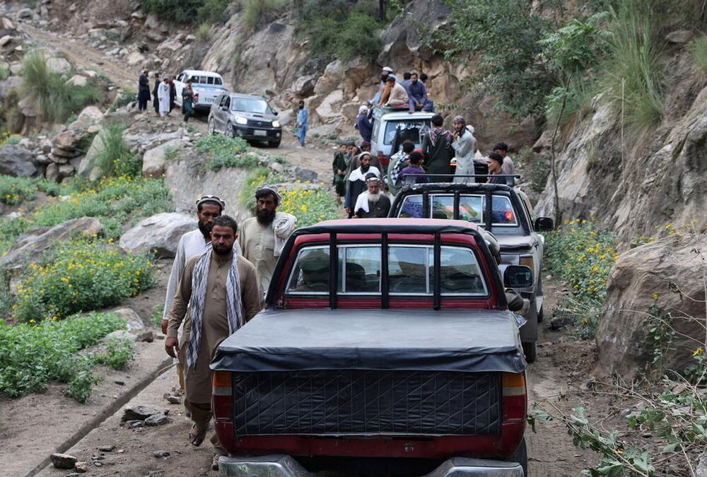 После мощного землетрясения в Афганистане спасатели оказывали помощь только мужчинам