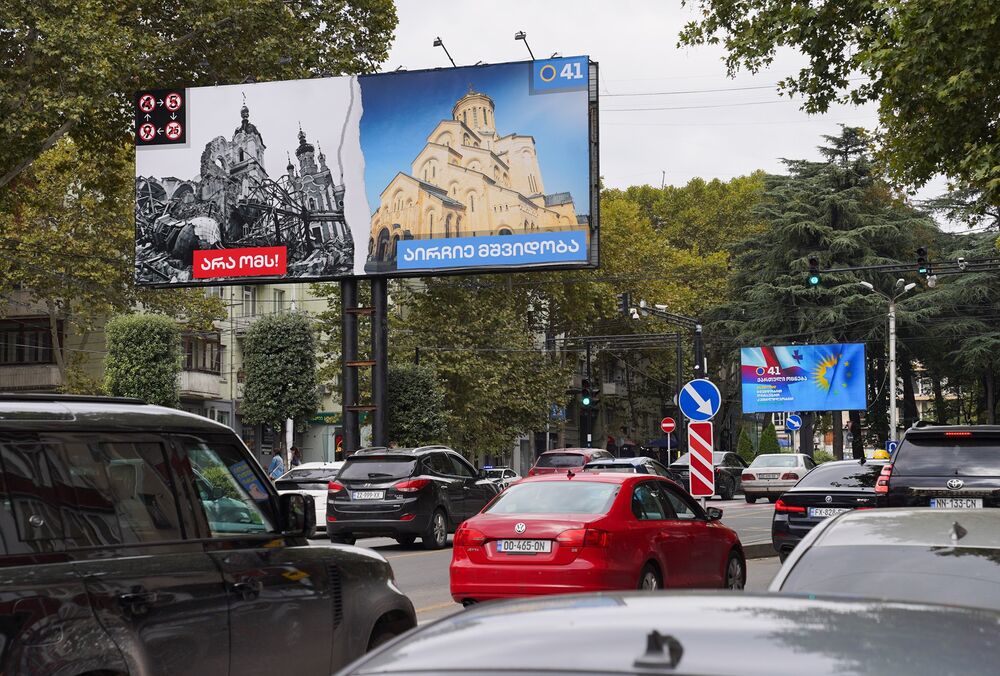 Украина отреагировала на скандальные политические баннеры в Грузии