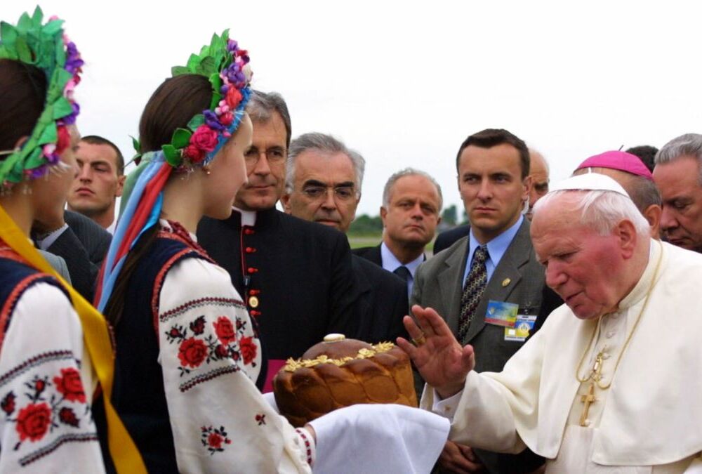 Україні 30: формування ”Нашої України” і візит Папи Римського - чим запам'ятався 2001 рік
