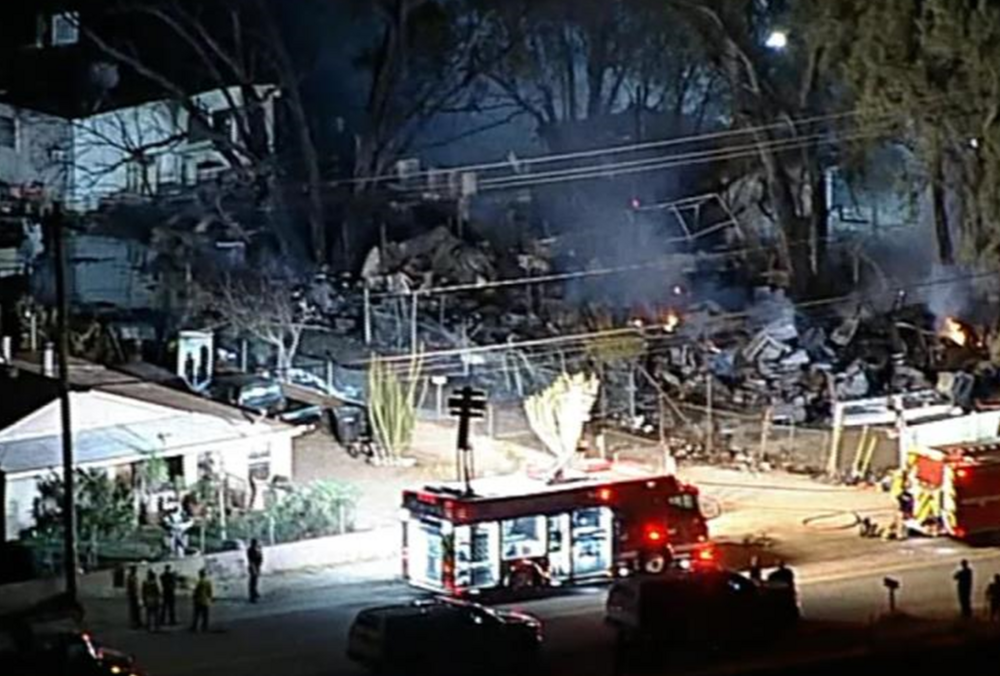 В США столкнулись два пожарных вертолета