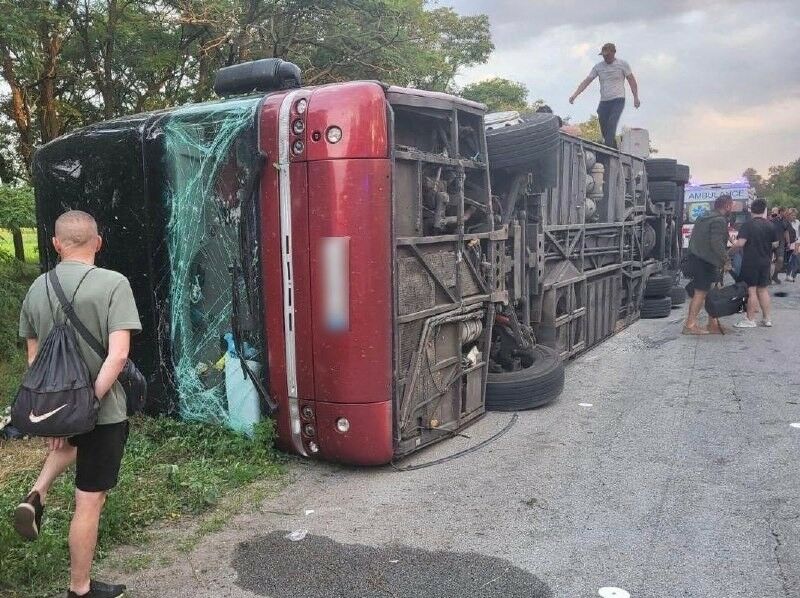 В Днепропетровской области перевернулся пассажирский автобус