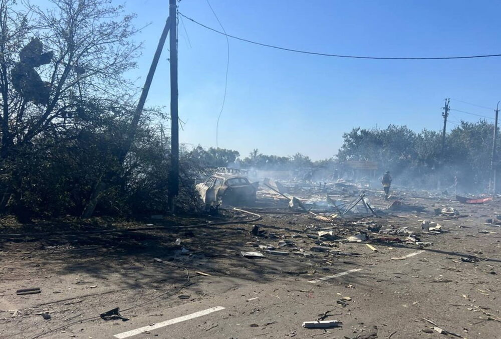 Росіяни обстріляли магазин у Покровському районі, вбивши кількох людей: фото