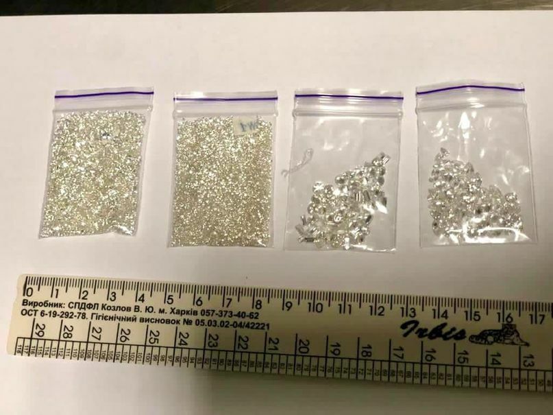 Полные трусы бриллиантов: в киевском аэропорту схватили контрабандистов