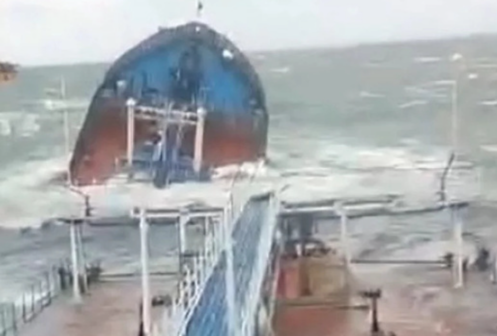 Мазут из российских танкеров может добраться до побережья Одессы и Николаева, - ВМС