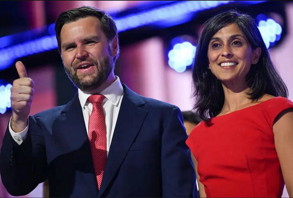 Турбюро в Гренландии отказалось принимать Ушу Вэнс после того, как к ней присоединились муж и Майкл Уолтц