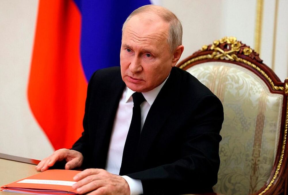 СМИ РФ: в ноябре Путин может объявить о баллотировании на новый президентский срок СМИ РФ: в ноябре Путин может объявить о баллотировании на новый президентский срок